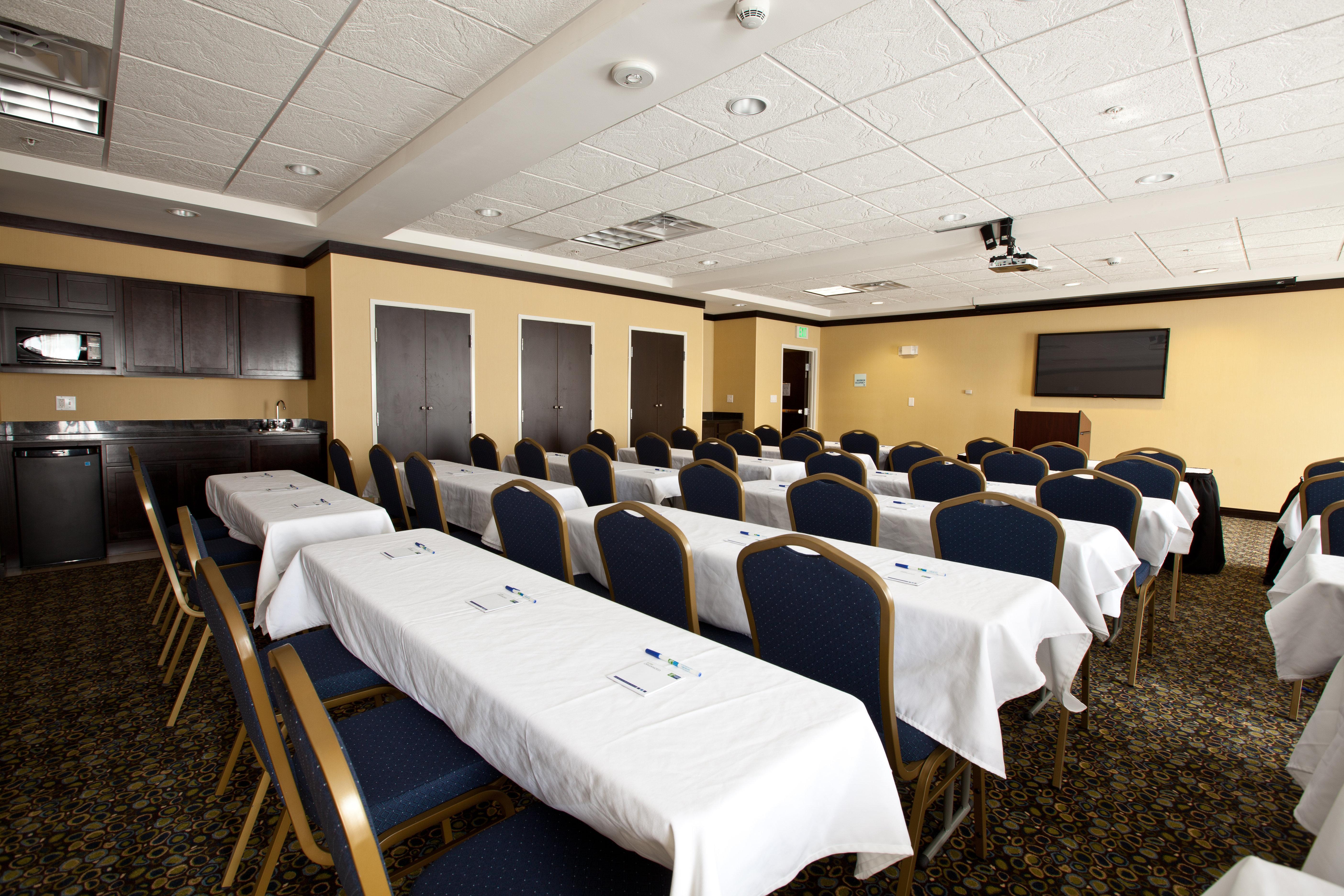 Holiday Inn Express And Suites Detroit North-Troy By Ihg Экстерьер фото