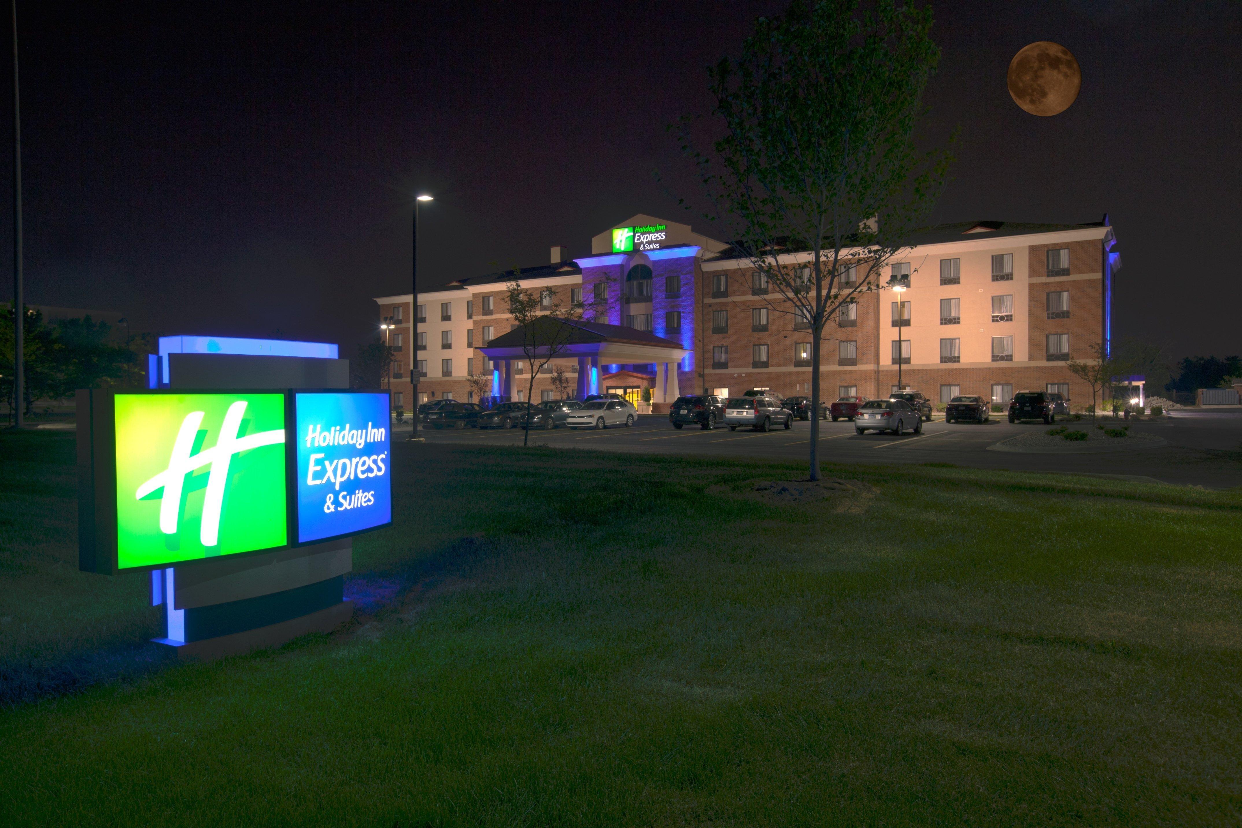 Holiday Inn Express And Suites Detroit North-Troy By Ihg Экстерьер фото