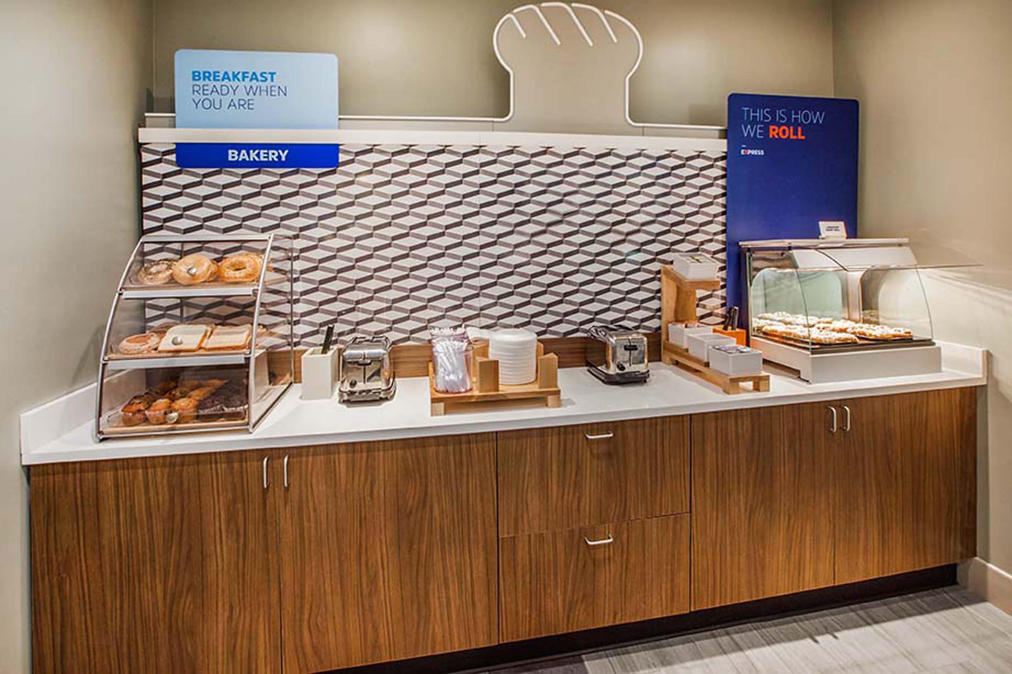 Holiday Inn Express And Suites Detroit North-Troy By Ihg Экстерьер фото