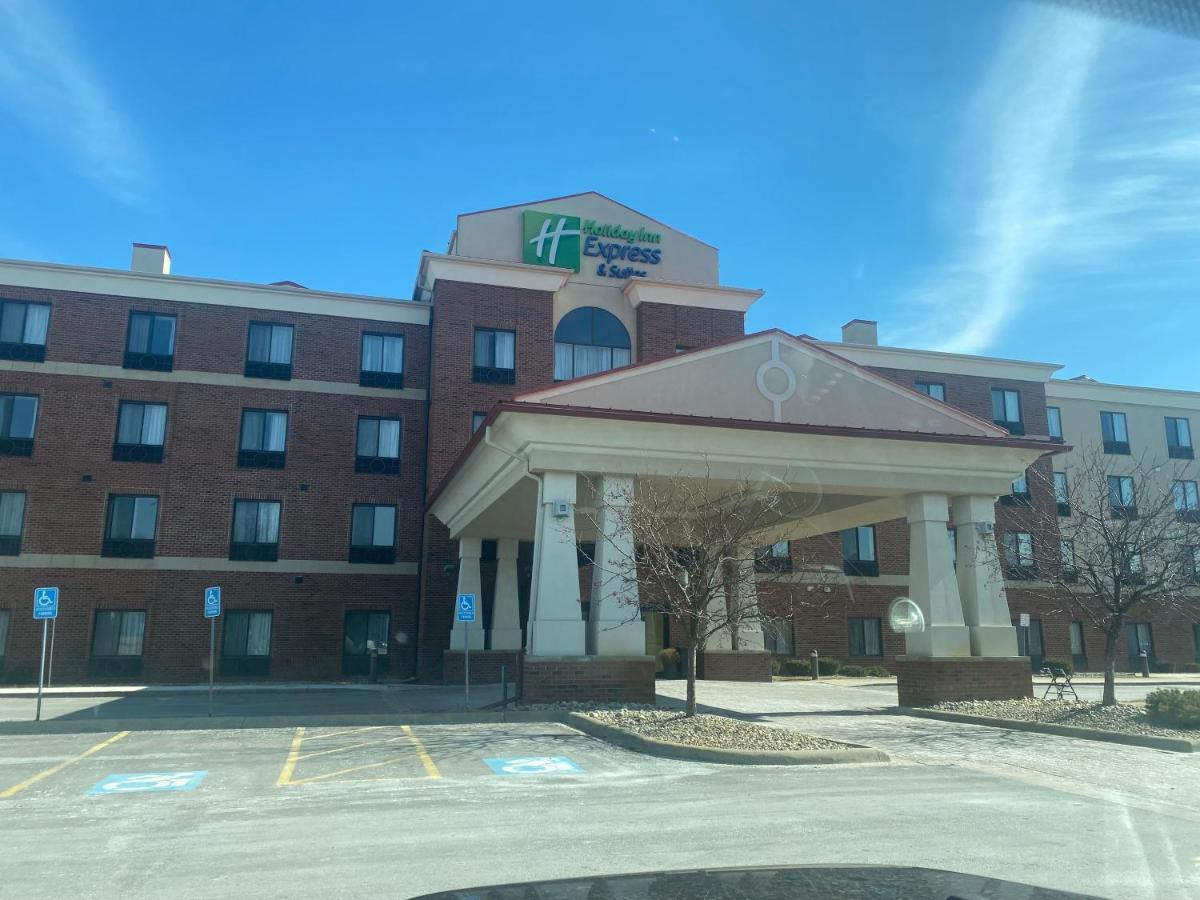 Holiday Inn Express And Suites Detroit North-Troy By Ihg Экстерьер фото