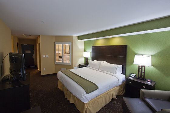 Holiday Inn Express And Suites Detroit North-Troy By Ihg Экстерьер фото