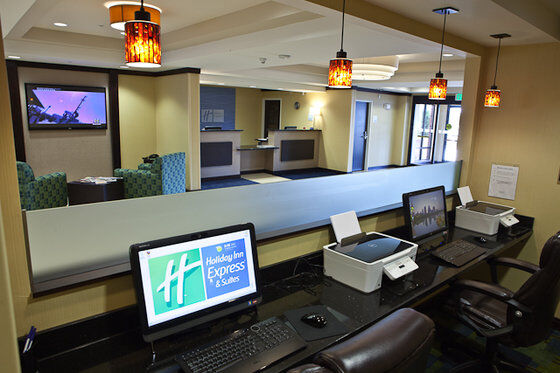 Holiday Inn Express And Suites Detroit North-Troy By Ihg Экстерьер фото